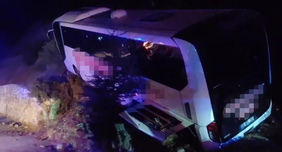 Otobüs Yoldan Çıktı: 18 Yaralı