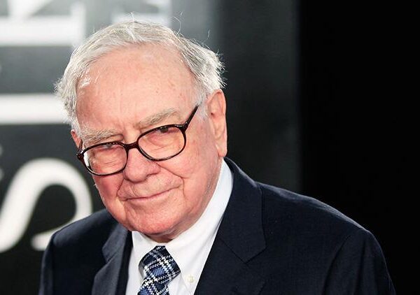 Buffett’ın Apple’daki hissesi yüzde 60 düştü.