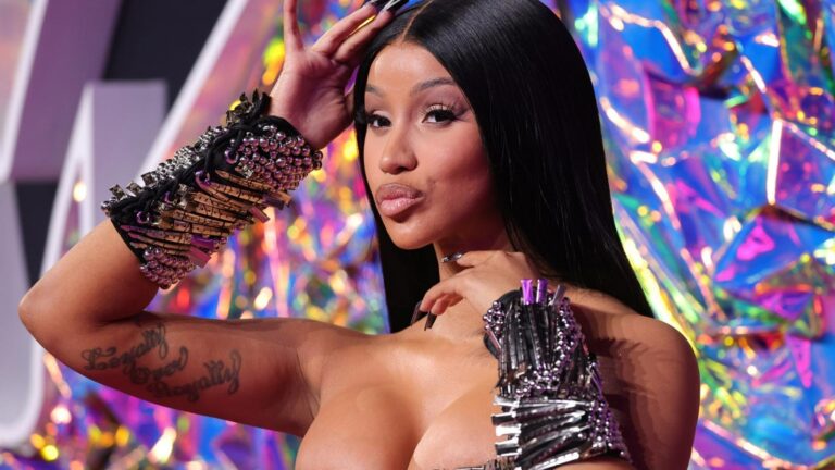 Cardi B çanta koleksiyonunu paylaştı: 2,1milyon TL’lik çantası dikkat çekti