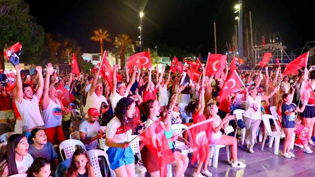 A Milli Kadın Voleybol Takımı’nın şampiyonluğu Bodrum’da coşkuyla kutlandı