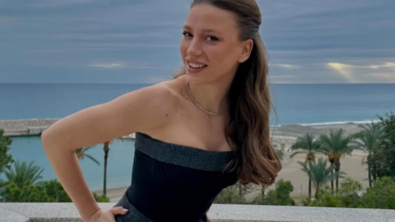 Serenay Sarıkaya Disneyland’ın tadını çıkardı! Çocuklar gibi eğlendi